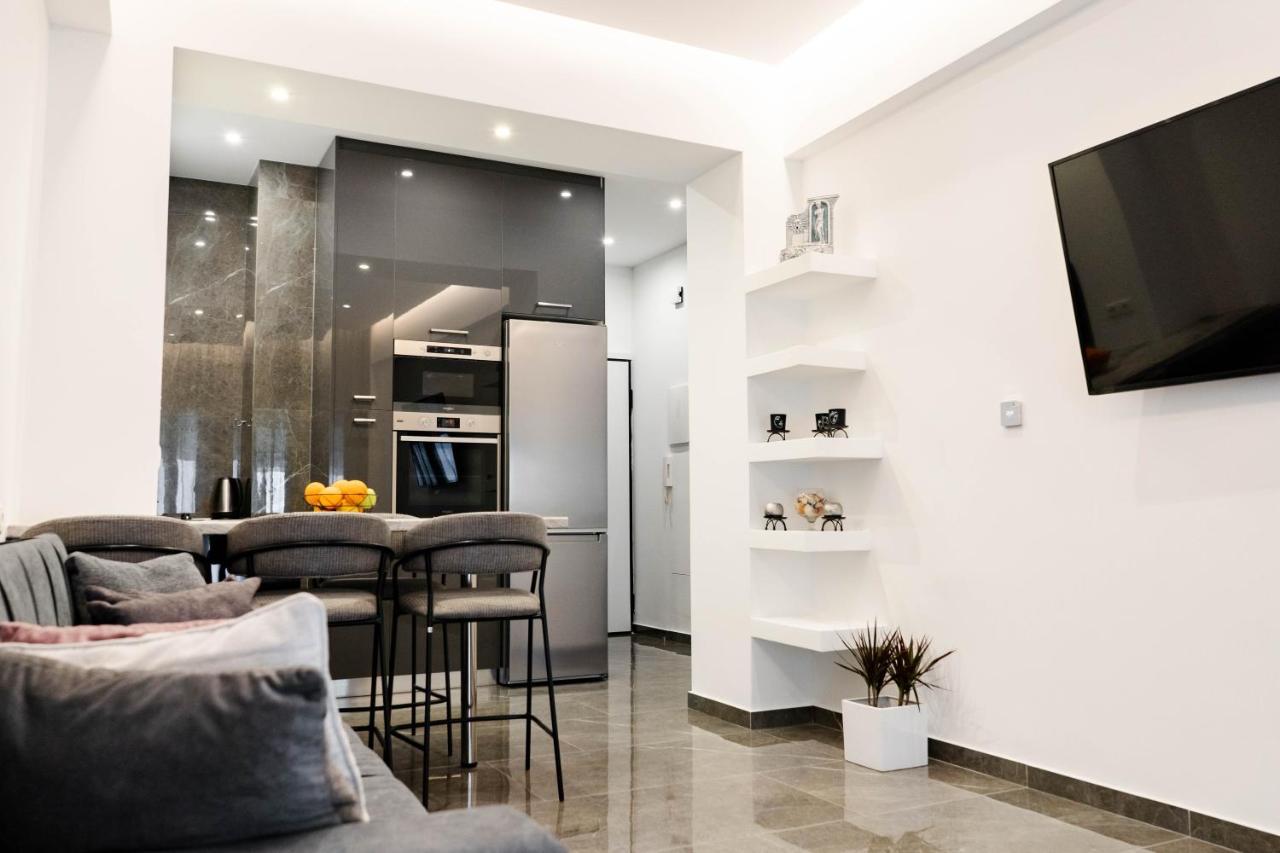 Larissa Railway &Metro Station Apartment Athene Buitenkant foto