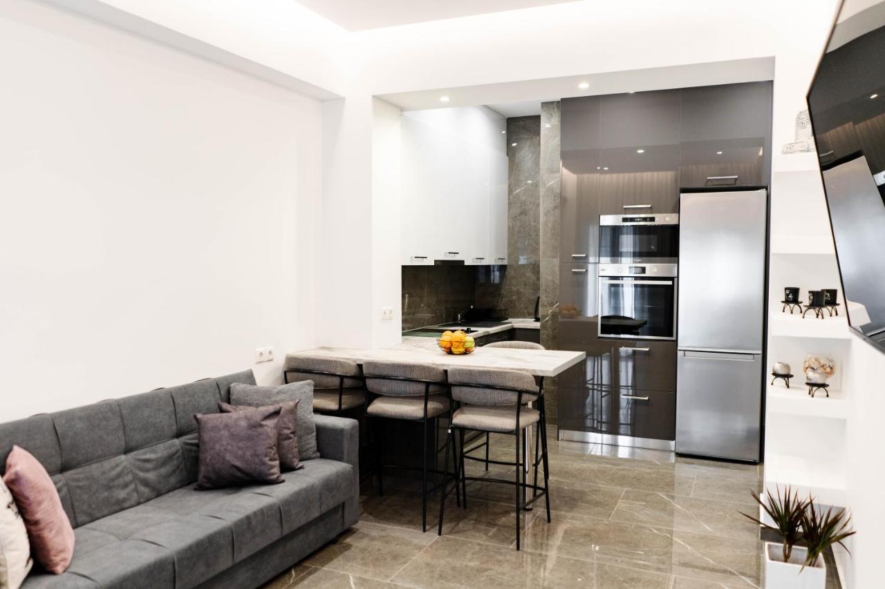 Larissa Railway &Metro Station Apartment Athene Buitenkant foto